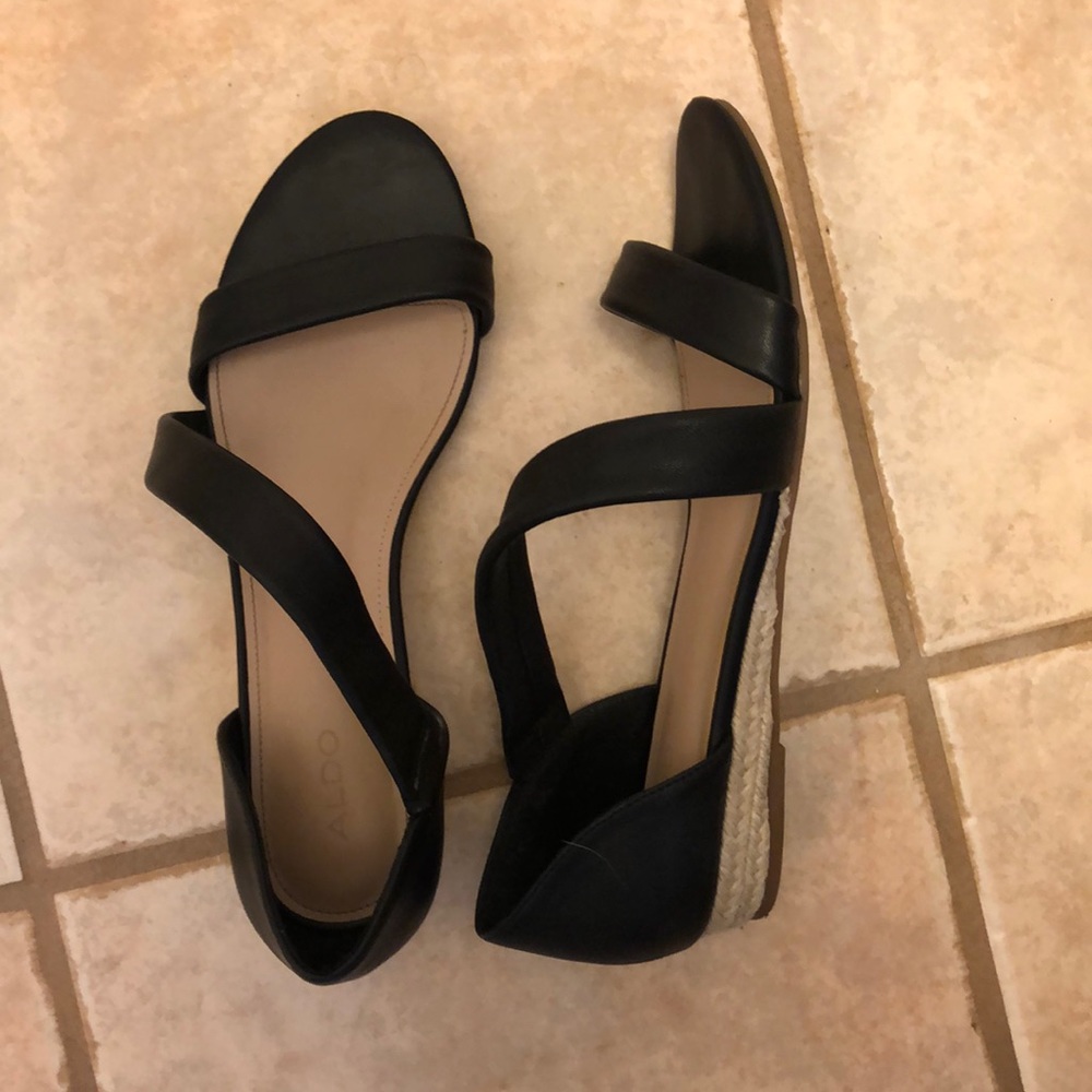 Black ALDO sandal - size 10